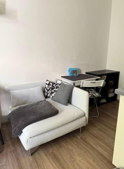 Cozy Karlin Lägenhet Prag Exteriör bild