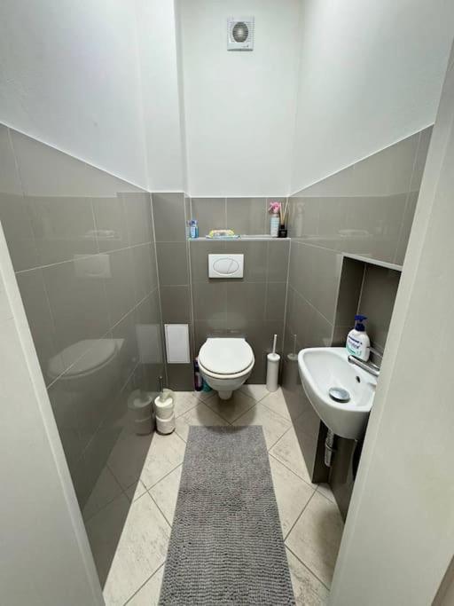 Cozy Karlin Lägenhet Prag Exteriör bild